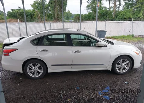 2015 Nissan Altima 2.5 Sv из США, поврежденный, VIN 1N4AL3AP1FC106852